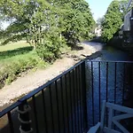 Feriehus Riverbank River Ehan Double Balcony *
